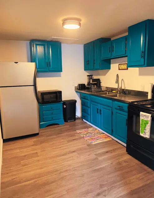 Cozy South End Apartment–Walk to Breweries & Lake! - Image 1