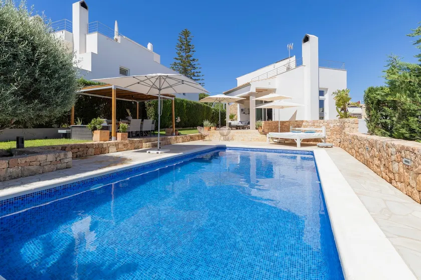 Modern house with pool 200 meters from the beach - Image 1
