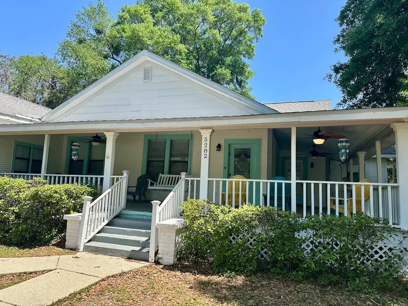 Historic Southern Milton Home 30 min from Navarre - Image 1