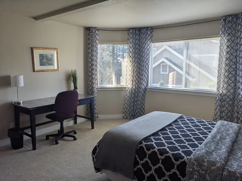 Lower Floor Residential Suite, 20 min to downtown - Image 1
