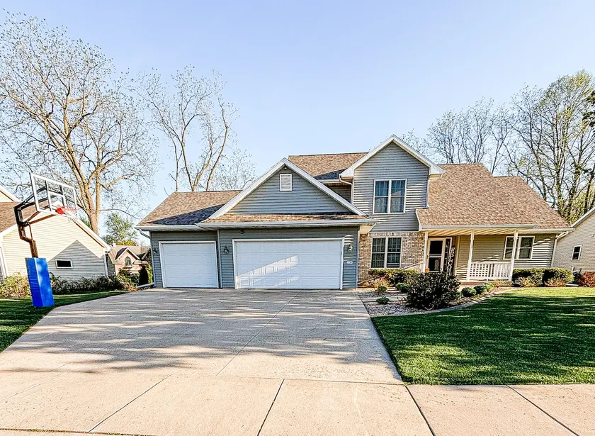 Entire Residence- 4 Bedroom Home-2 Miles from EAA - Image 1