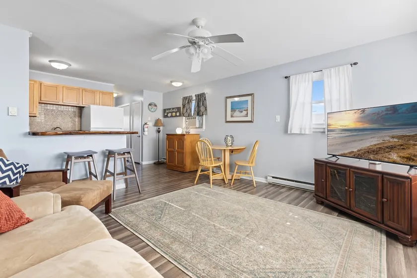 Couples retreat + Pets OK! Center of town: Unit #2 - Image 1