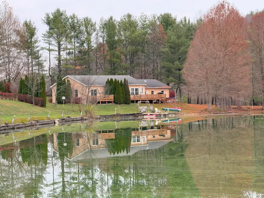 Beautiful Lakeview Retreat, Athens & Hocking Hills - Image 1