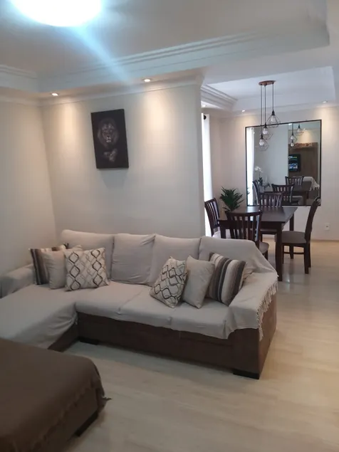 Apartment on the Green Line near the Boulevard Mall - Image 1