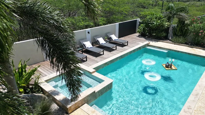 ELEGANT DREAM VILLA - 5 minutes from Palm Beach - Image 1