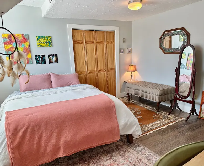 Downtown, Super Private & Cozy Loft Style Apt. - Image 1