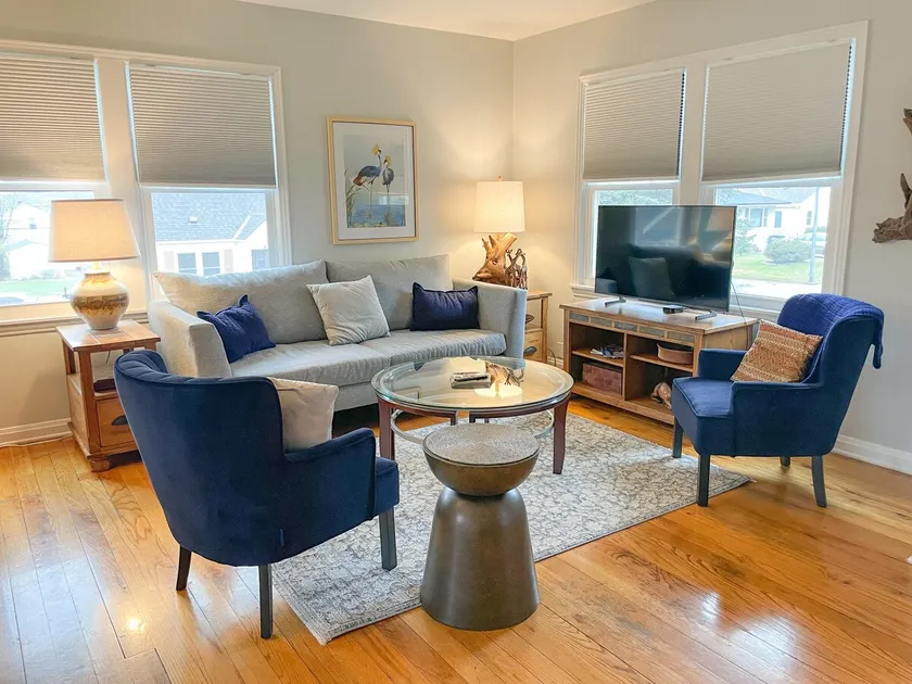 Comfy Bungalow - 1 house 2 apartments—all YOURS! - Image 1