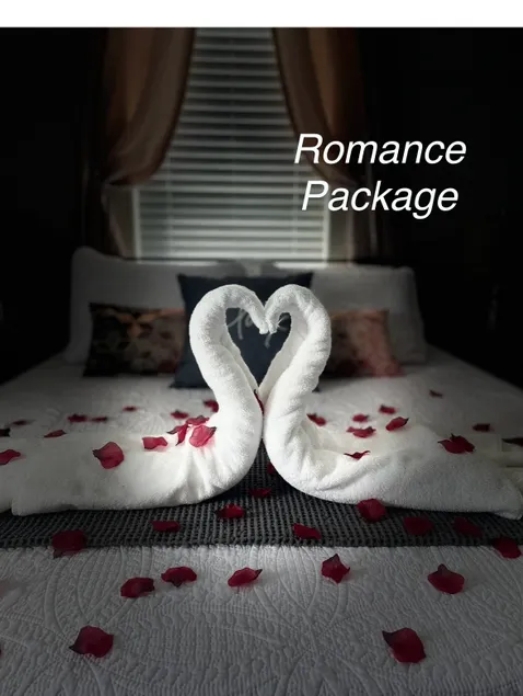 Romantic Retreat for Two + Pup Near TC and Dunes - Image 1