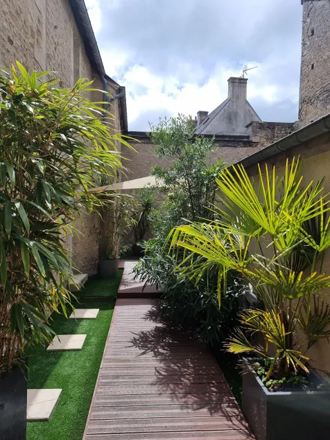 Bayeuzen - Garden - Private Spa Lounge - Image 1