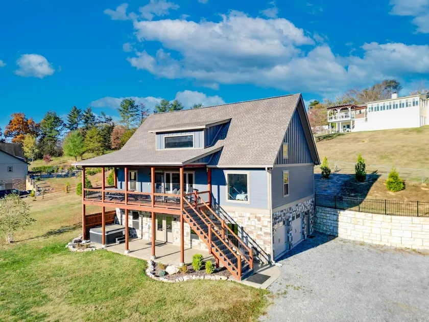 River Birch Lodge: Beautiful Craftsman Home - Image 1