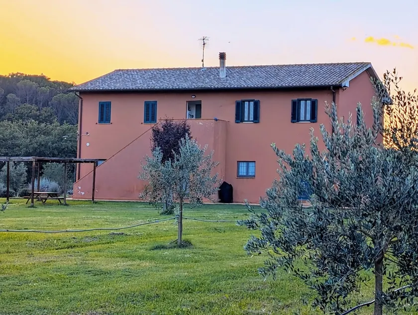 accommodation with views of the Tuscan hills - Image 1