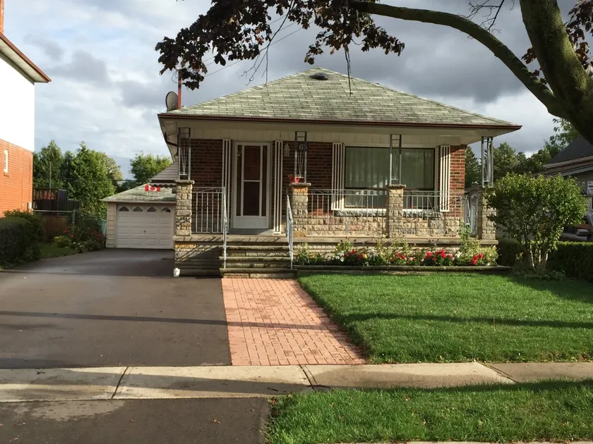 Renovated 3BR Bungalow · Toronto + Parking - Image 1