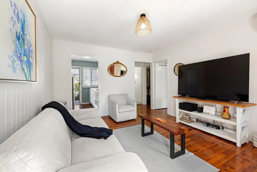Beautiful 2 bedroom unit in prime location! - Image 1