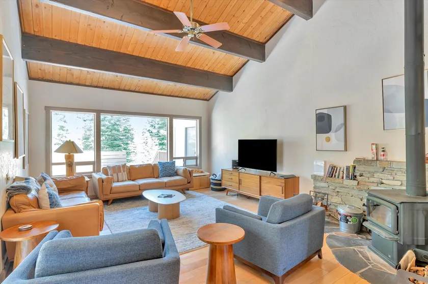 Truckee Oasis 10min to Lake+Hot Tub+Private Beach - Image 1