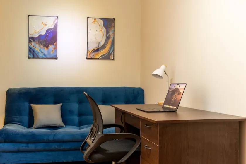 Spacious apartment with en-suite rooms - Image 1