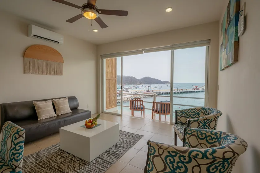 Ocean view suite with 2 queen size beds - Image 1