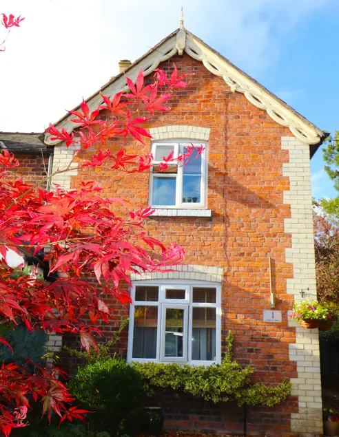 Entire Village Cottage w/Garden & Free Parking - Image 1