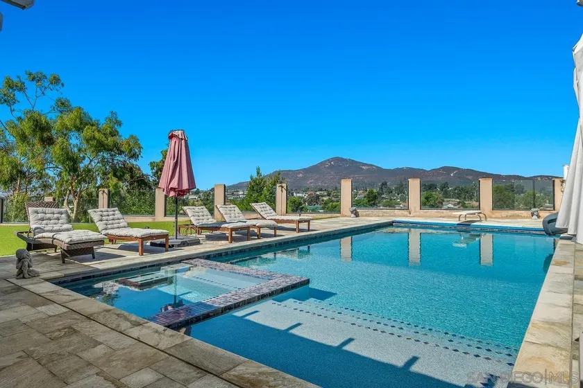 Fletcher Hills luxury, Sunset View, 4 BR, Pool/Spa - Image 1
