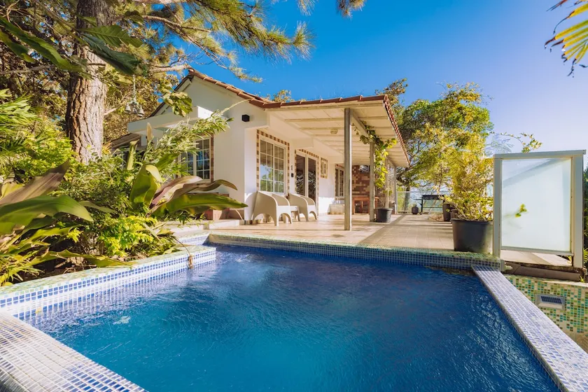 Mountain cabin with private pool in Panama - Image 1