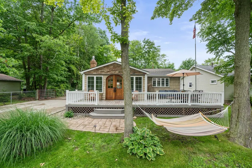Birchwood Cottage| Hot Tub+Walk to Beach - Image 1