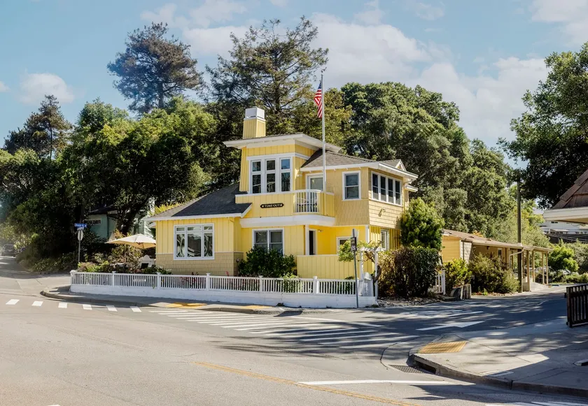 Coastal Architectural Gem in Capitola - Image 1