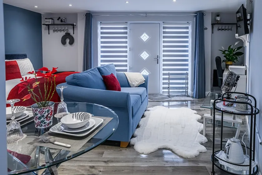 Modern and Stylish 1-Bedroom Guesthouse near M6 J10 Perfect for Business Stays & Couples Free Parking & Wi-Fi - Image 1