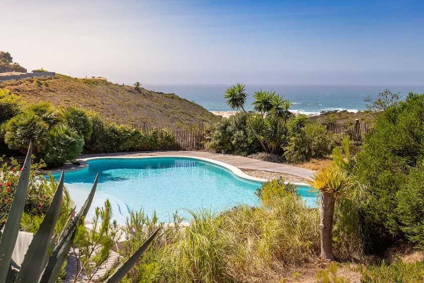 Beachside Apt in Peaceful Nature with Ocean View - Image 1