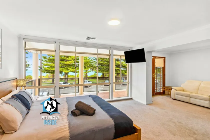 Luxury Ocean Front 3BR Home in Central Victor - Image 1