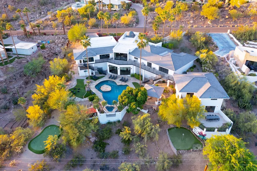 Manor on Valle Vista - Image 1