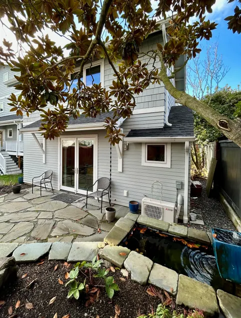 Pear Tree Cottage in Charming Ballard - Image 1