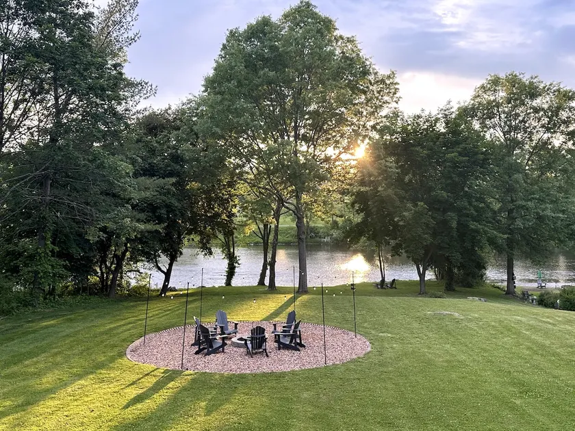 Waterfront Escape 1BR w/Private Balcony & Bikes - Image 1