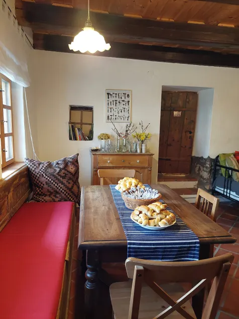 Cute cottage with playroom - Image 1