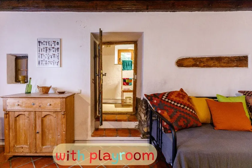 Cute cottage with playroom - Image 1