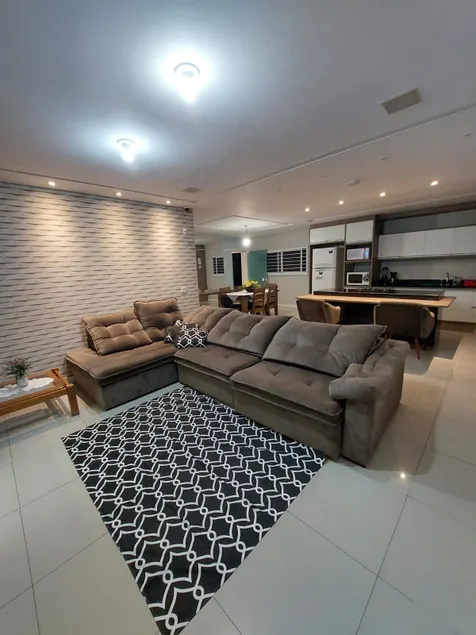 Spacious House with Barbecue for up to 10 people - Image 1