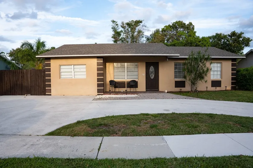Full House in West Boca - Image 1