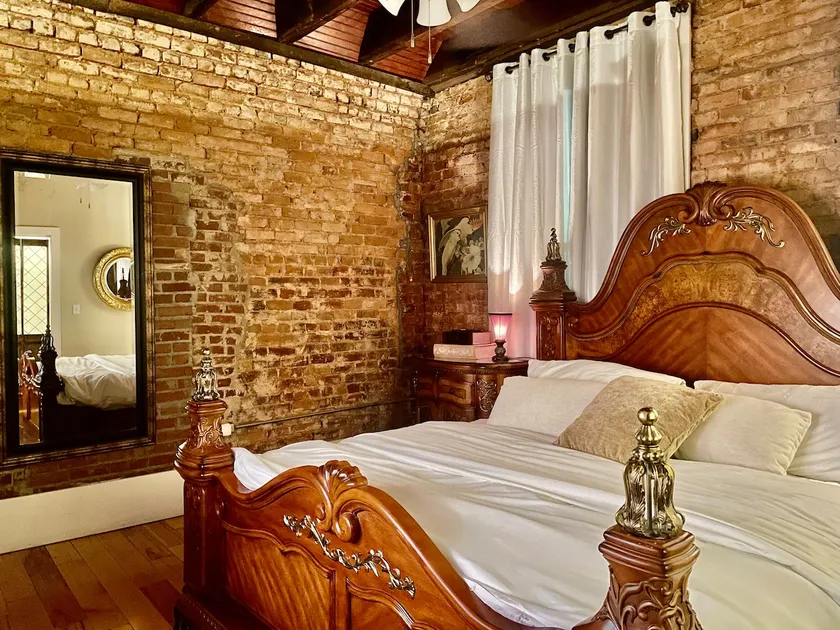The Lofts at Court Sq Abbeville King Suite - Image 1