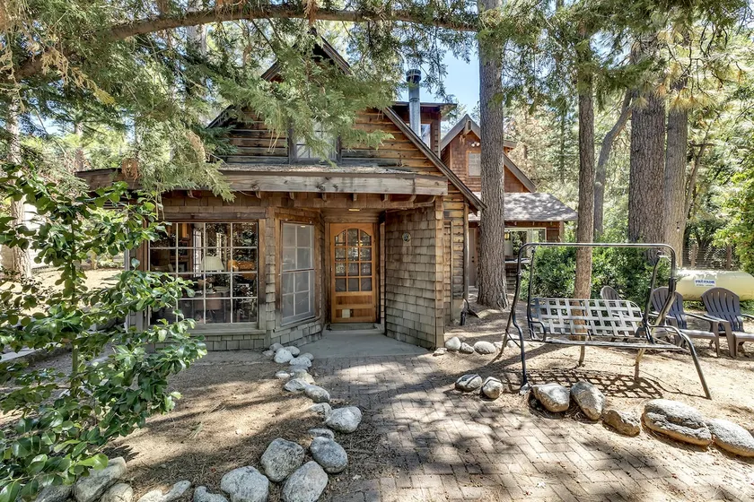 Vintage Cabin under the pines, Hot tub/Dogs ok. - Image 1