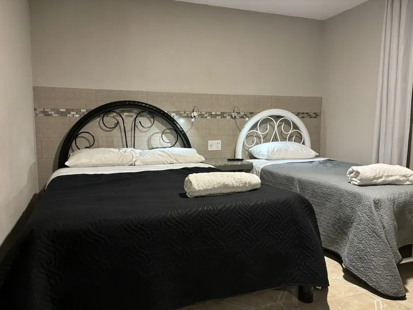 Cozy 1-Bedroom Apartment - Image 1