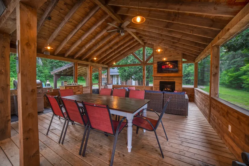 Spa Chalet on the Riverfront – near Tremblant - Image 1