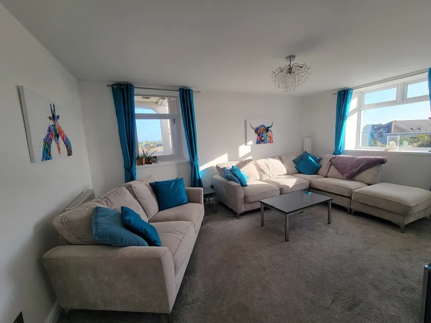 Cwtch y Môr - Spacious 3 bed, sea & mountain views - Image 1