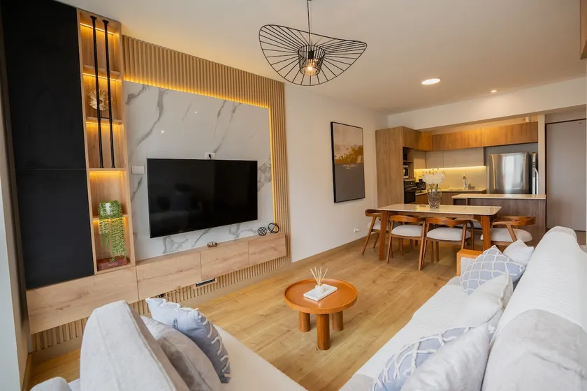 Luxury and spacious Apt 4BR/3.5BATHS in Miraflores - Image 1
