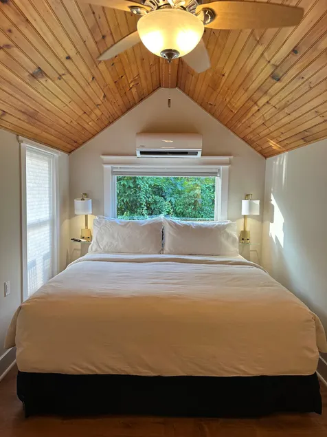 Lovely private home in a serene neighborhood - Image 1