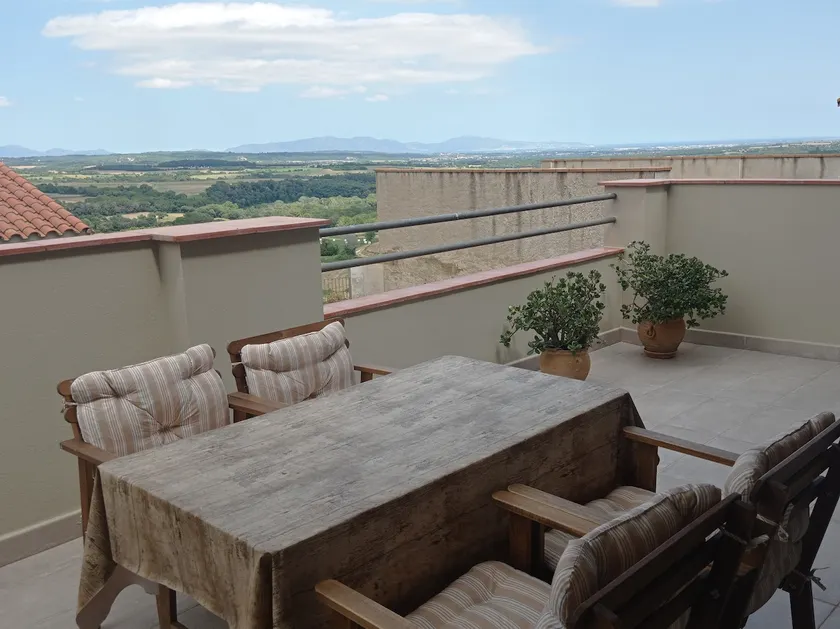 Cozy apartment in Lladó - Image 1