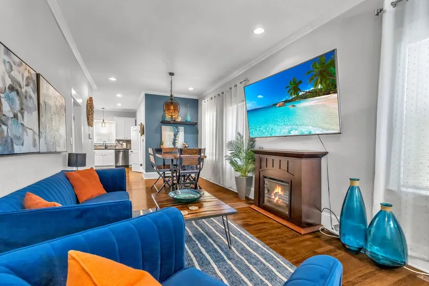 Strawberry Hill Stunner • Blue Velvet • Parking - Image 1