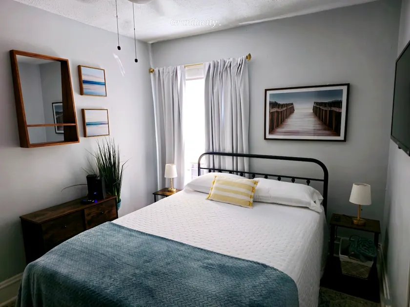 Lovely near Cleve Clinic/CWRU/UH - in Larchmere w/Porch! - Image 1