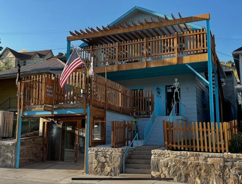 Lovely 2 bedroom apartment with 4 person hot tub! - Image 1