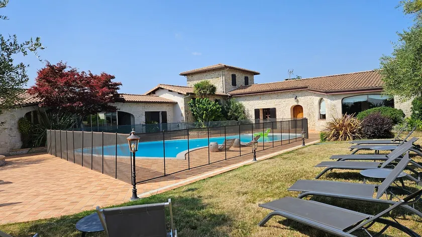 Beautiful villa with pool. - Image 1