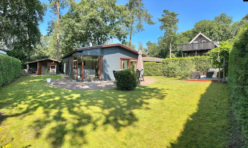 Double chalet with large free garden in Beekbergen - Image 1