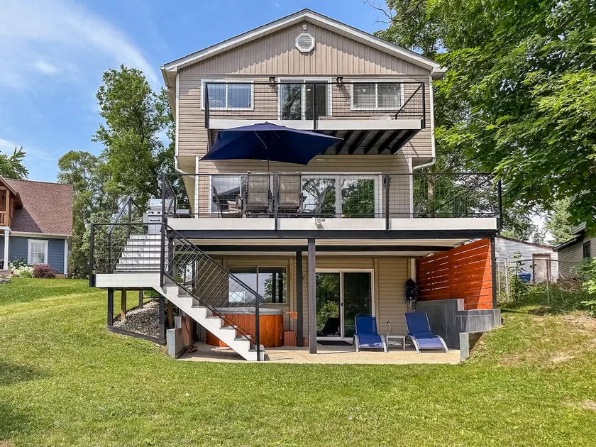 Lotus Lake Retreat | Sleeps 10 | Hot Tub - Image 1