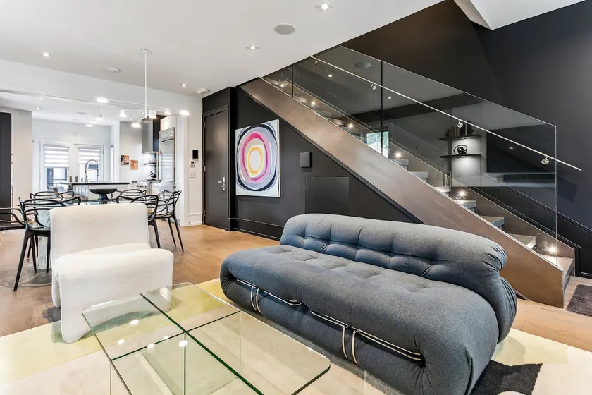 Luxury Home 3bed2bath Yorkville Parking Sauna Gym - Image 1